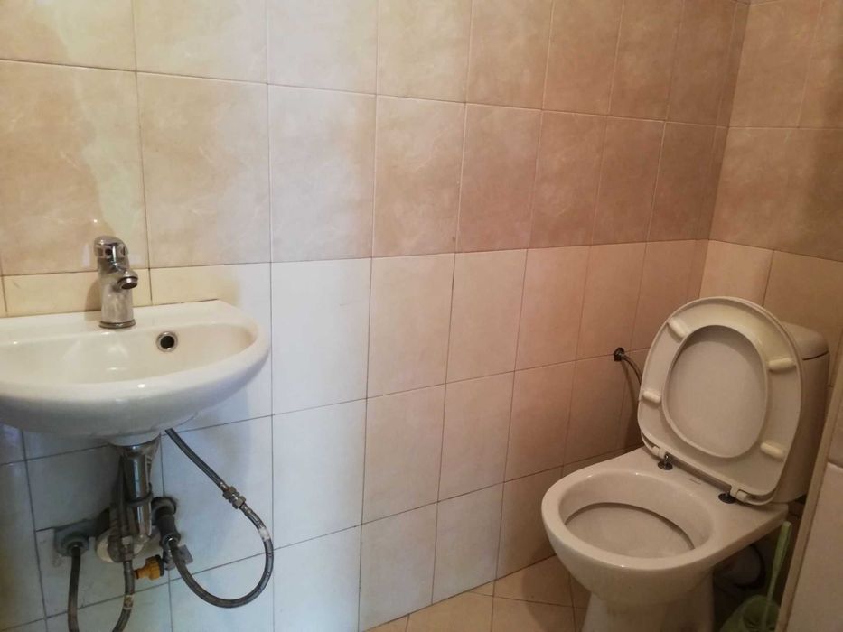 Отдавам под наем помещение на две нива