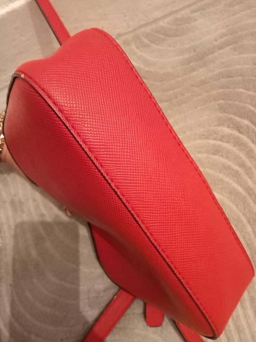 Чанта Nike оригинален,guess