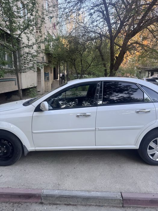 Lacetti 1.6 sotiladi