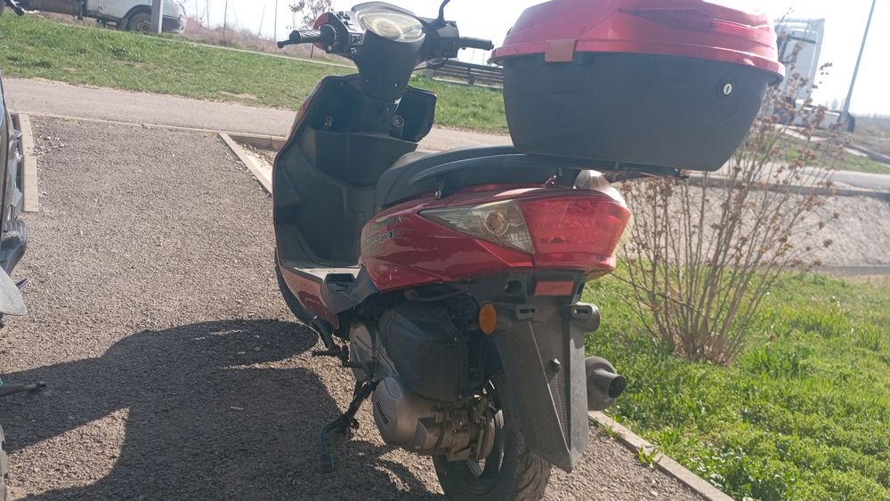 Продаю мопед м8 срочно