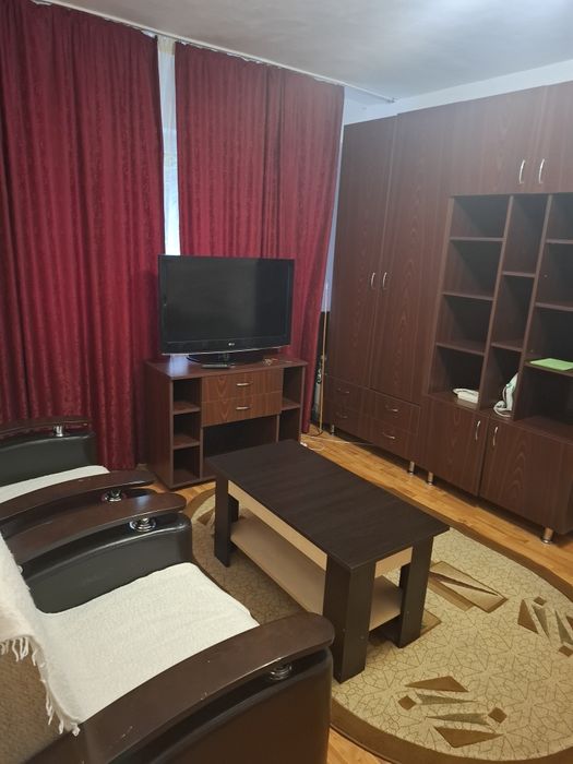 Închiriez garsonieră