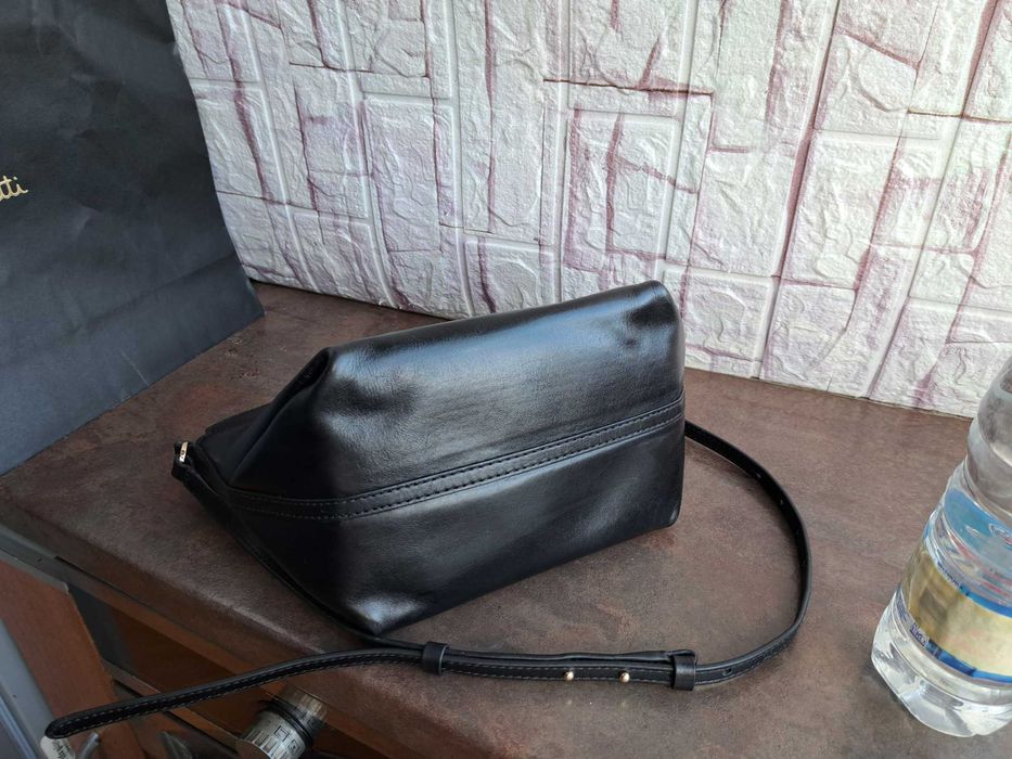 дамска чанта,Massimo Dutti,черна кожена чантичка-естествена кожа,