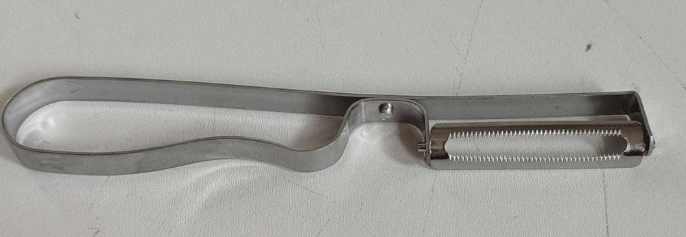 Curatitor legume / fructe profesional din inox, Hendi, model lateral
