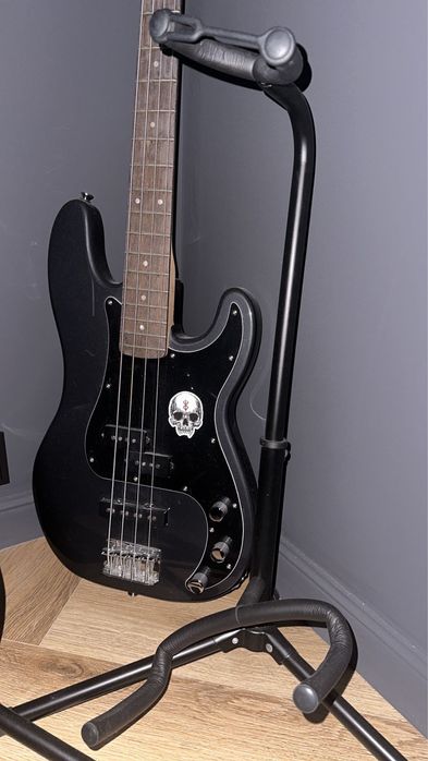 Гитара  Fender Precision Bass