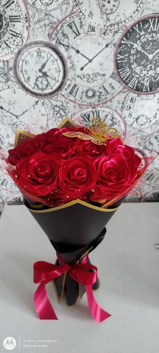 Букети и аранжировки от сатенени рози