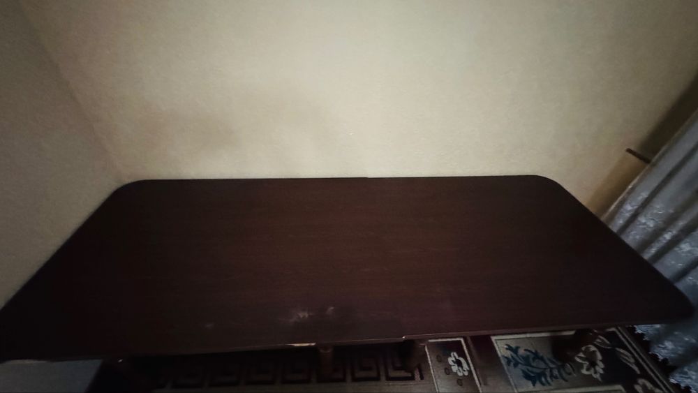 Стол для гостиной