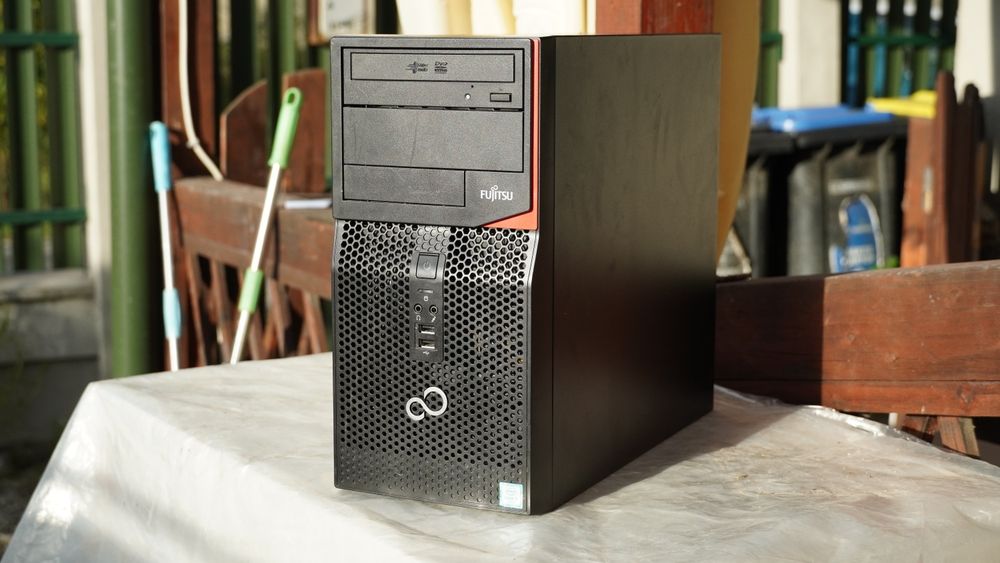 Sistem Desktop PC Fujitsu Esprimo P556/E85+ Intel® Core™ i5-6400 3.20GHz, Skylake™, 8GB, 1 TB HDD, 240GB SSD