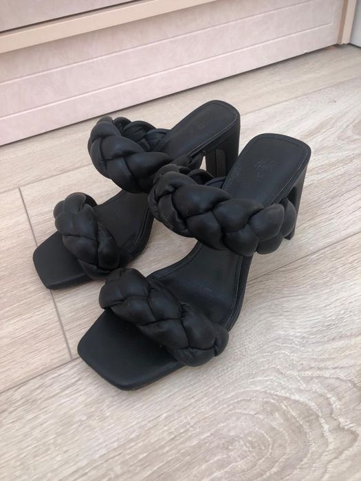 Босоножки  и стильные шлепки