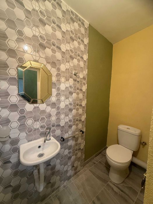 Продава многостаен апартамент в гр.Трън - от собственик