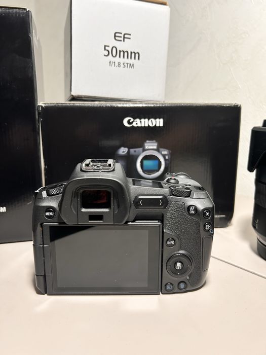Продам Canon eos R