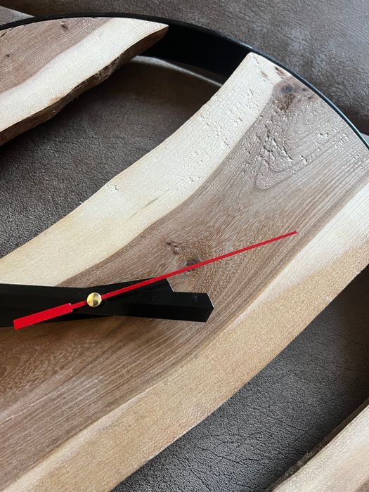 Стенен часовник от дърво и желязо