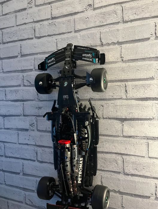 Стенна стойка за LEGO technic F1 болиди (W14, MCL36, SF24 и RB20)