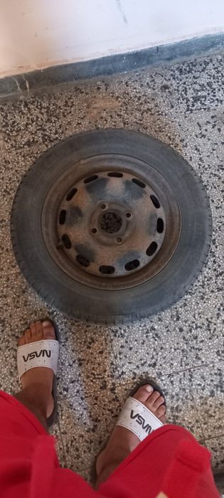 Продавам използвани гуми с джанти