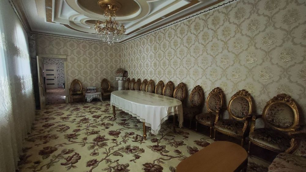 Xovli uy sotiladi Jalair