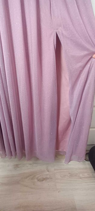 Дълга официална рокля с брукатени частици.