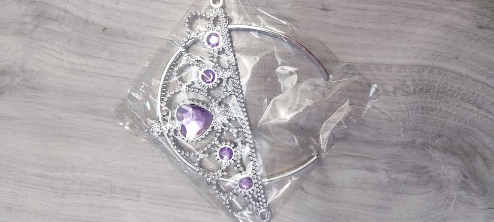 Рокля на принцеса Елза със светлини с 2подаръка корона и светещ ластик