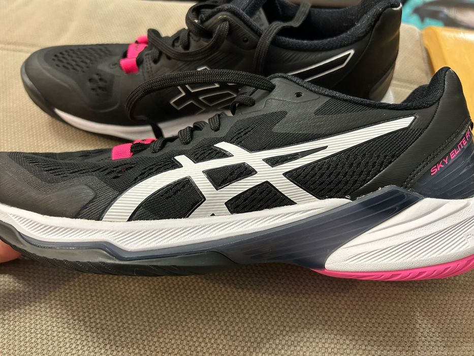 Vând pantofi sport Asics