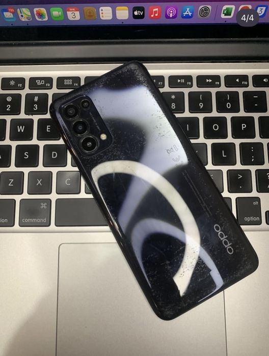 Телефон Oppo Reno 5