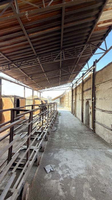 Гишт заводи ва офис под расшивка гишт заводи сотилади, нархи келишилад