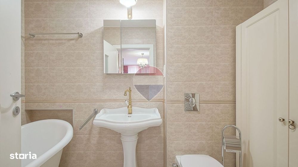Apartament cu 3 camere de închiriat în zona Tractorul