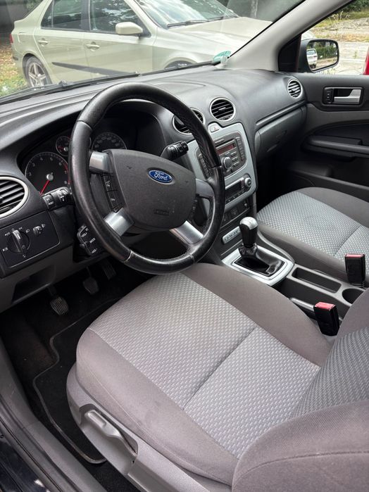 Vând Ford Focus 1.8 Benzină