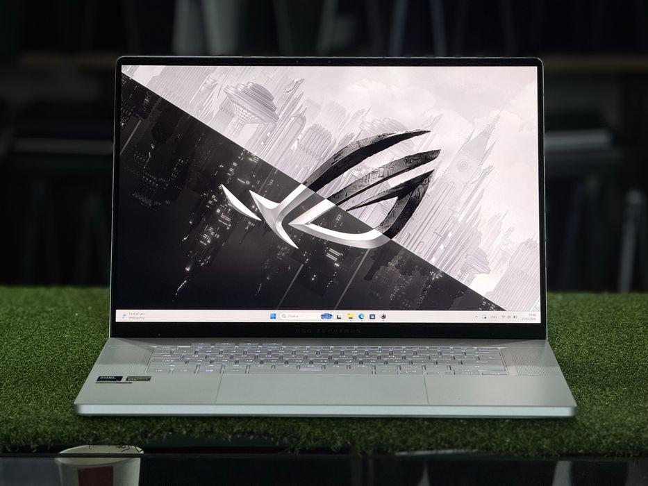 Asus Zephyrus ultra-9 RTX-4060 8Gb 16/1Tb