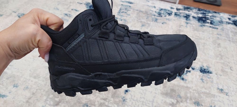 Продам кроссовки зимние