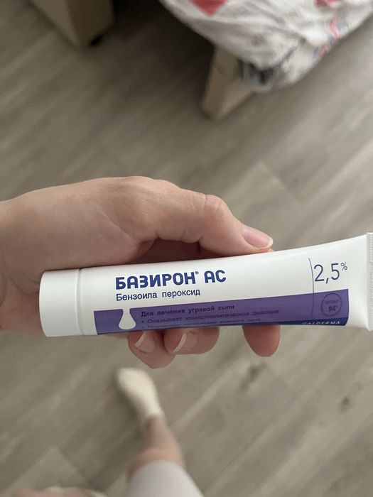 Адапален ретиноид, базирон