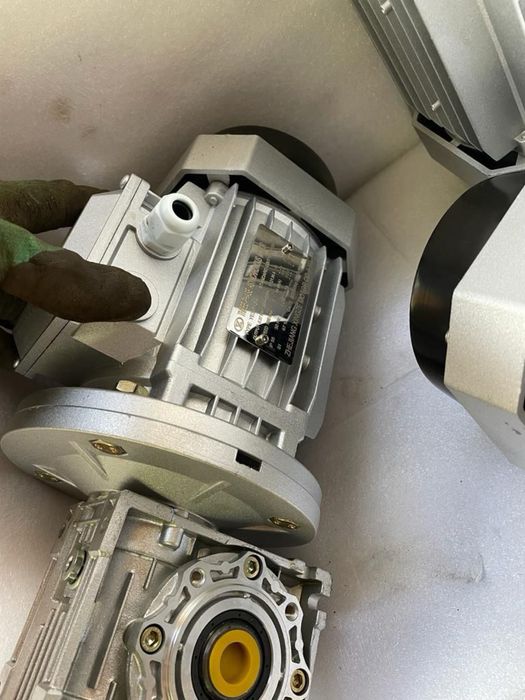 Мотор редуктор червячный электродвигатель RV