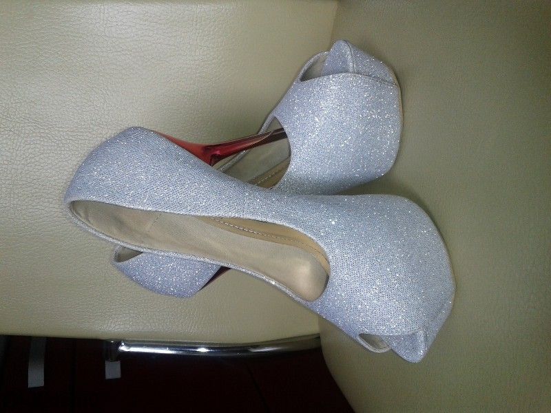 Елегантни дамски обувки