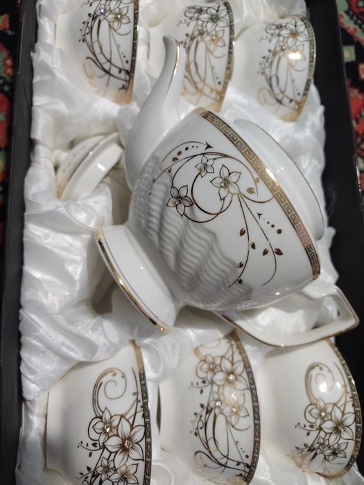 Продам сервиз (кесе и чайник)