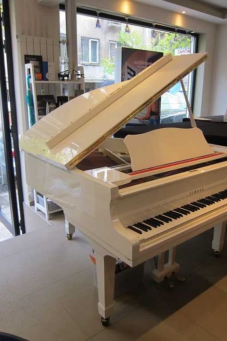 Бял роял YAMAHA - G1 с 2 г. гаранция продава пиано магазин Мелодия