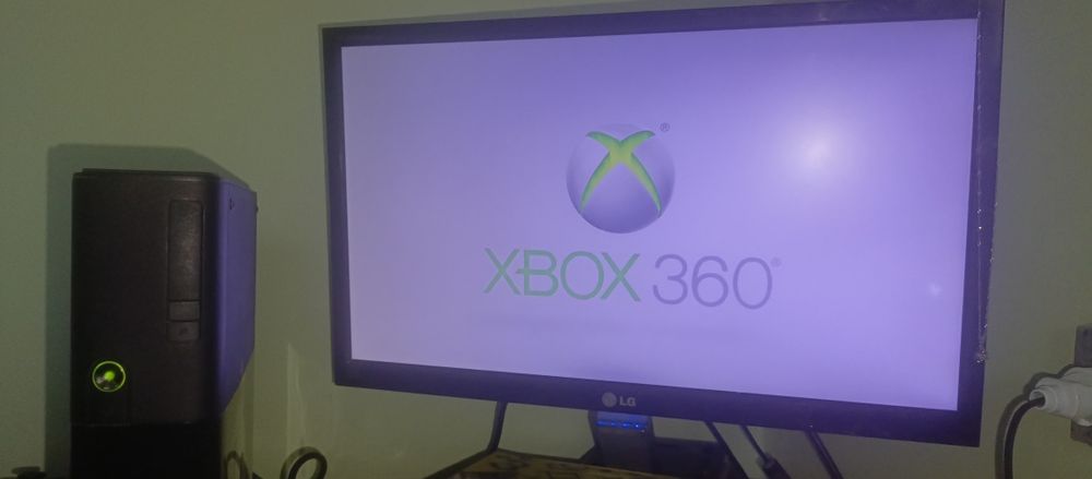 Продам xbox 360 e