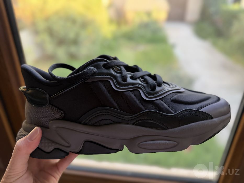 Продаются оригинальные кроссовки Adidas Ozweego в черном цвете