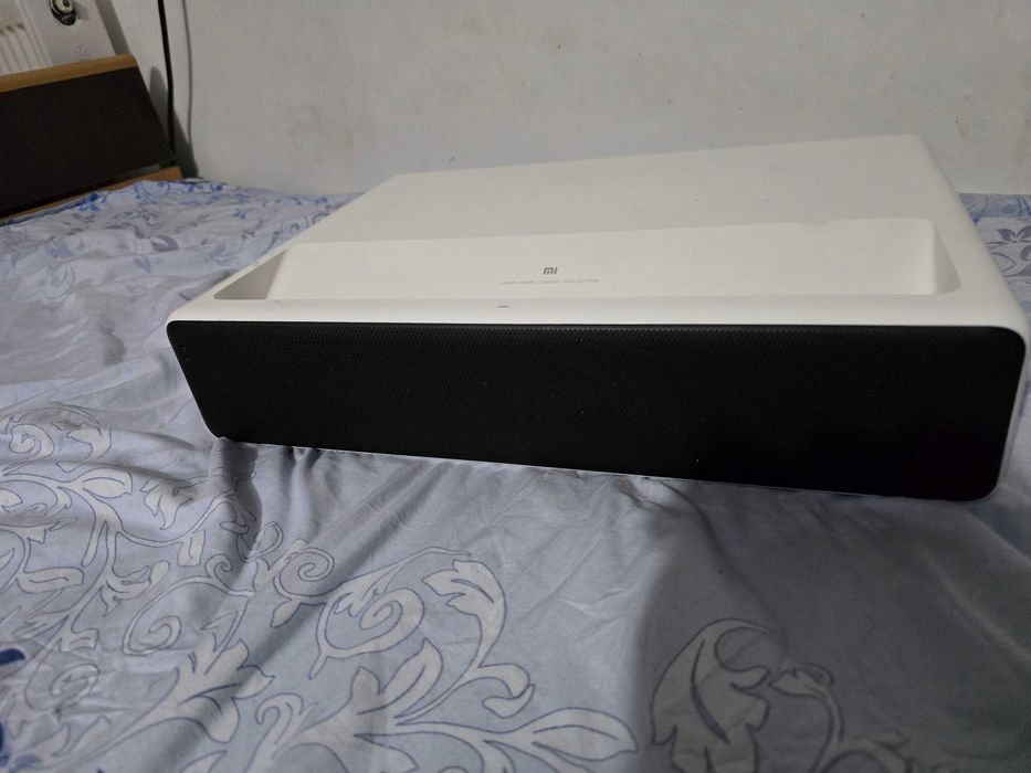 Videoproiector smart LED Xiaomi Mi Laser Projector Full HD cu diagonala de proiectie de maxim 150" (3.8ml)