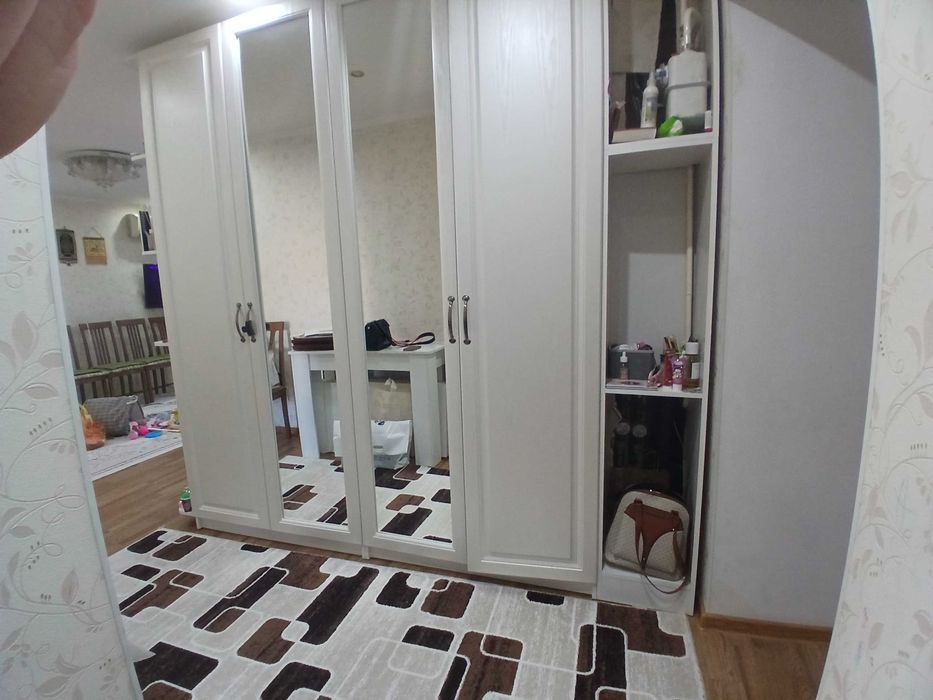 Строитель Напротив Алтындар