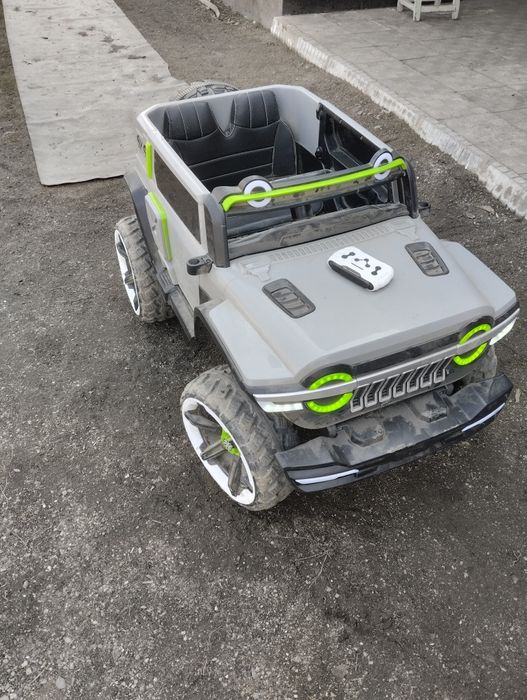 Детский электромобиль