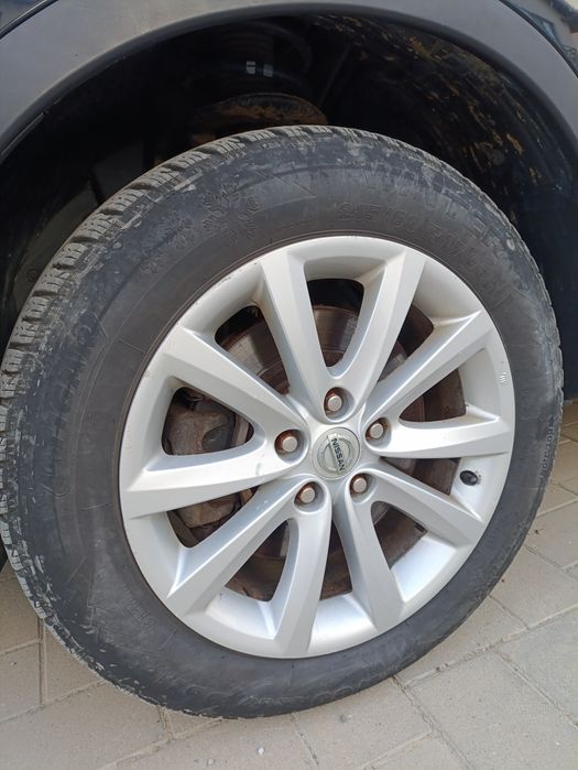 Vand 4 roți de pe Nissan Qashqai R17 5x114.3 cu cauciucuri de iarna in stare bună