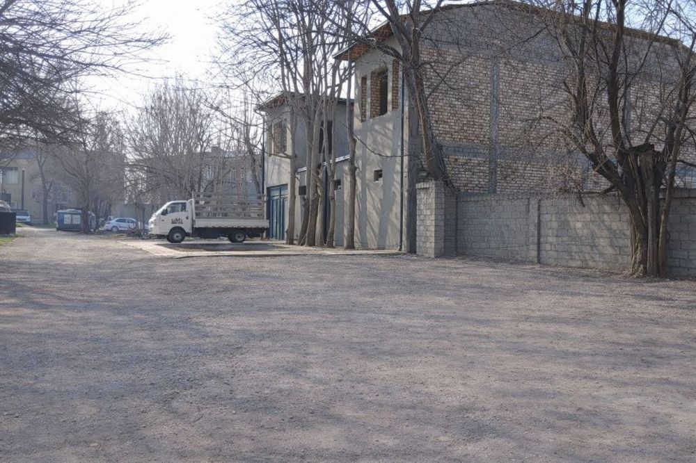 2 xona qurilgan yer sotiladi