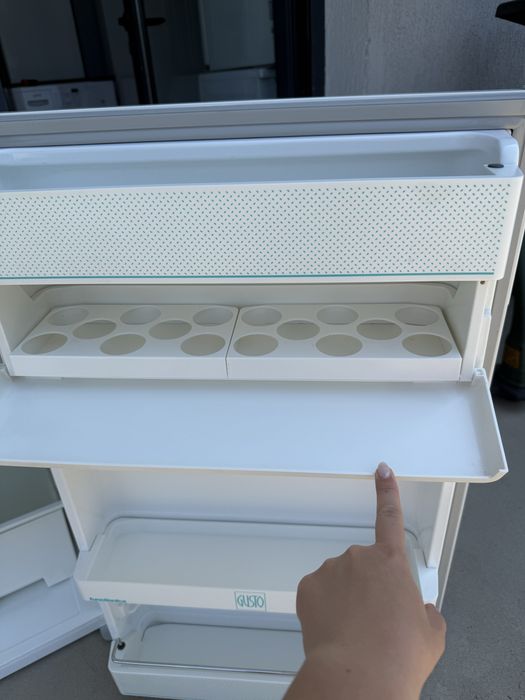 Малък хладилник с камера