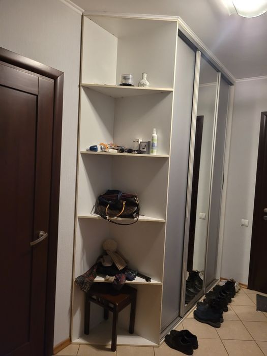 Шкаф в прихожую продам