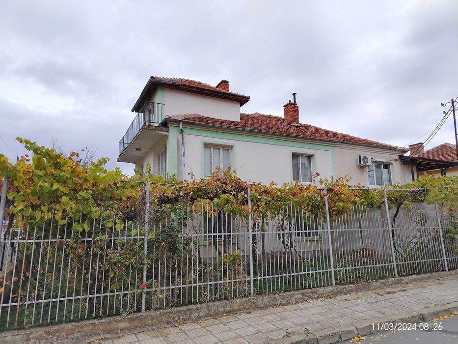 Продава се Къща в Ямбол, Граф Игнатиев - 215 кв.м за 238 €/кв.м - Снимка #2