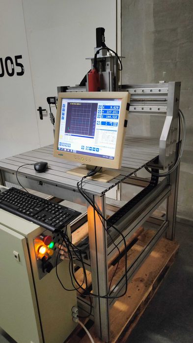 Фреза  / рутер с ЦПУ . CNC трифазни серво мотори.