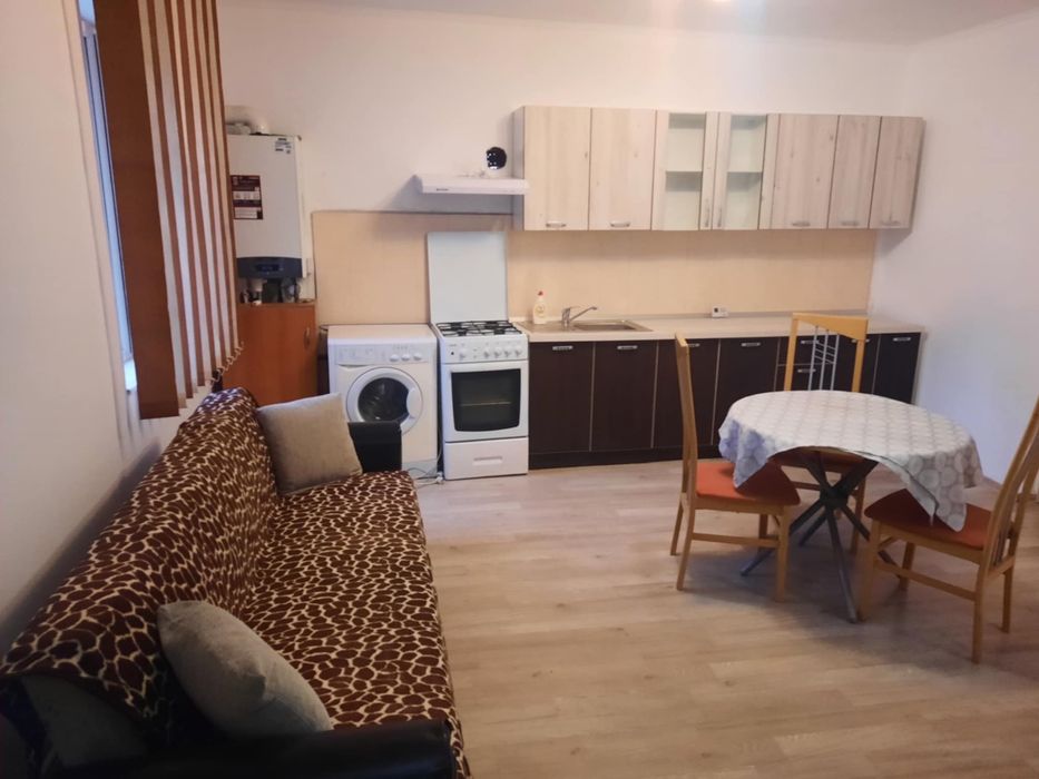 Apartament cu 3 camere de închiriat zona centrală