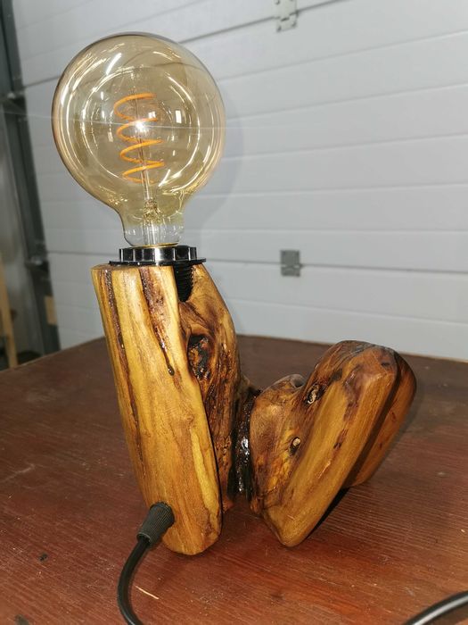 Lampa ornamentala decorativa din lemn, în forma de inima