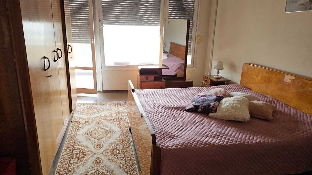 Голям 2-стаен, обзаведен с чудесна локация и цена