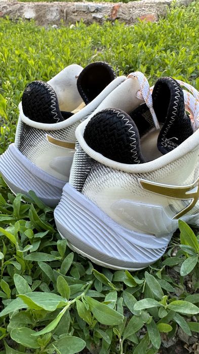 Продам кроссовки