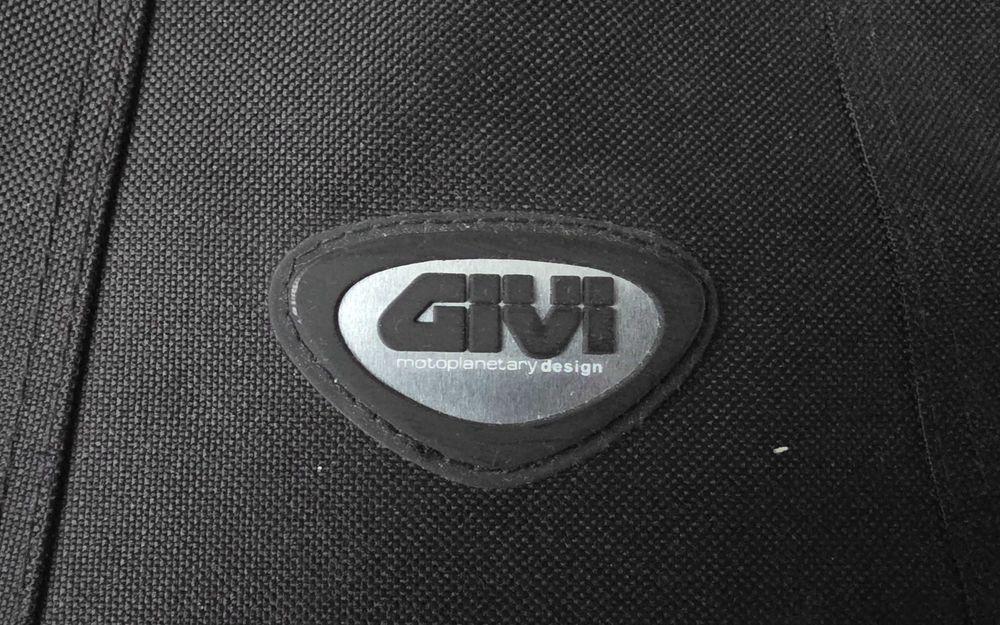 Set genți Givi prindere magnetica pentru moto tank bag