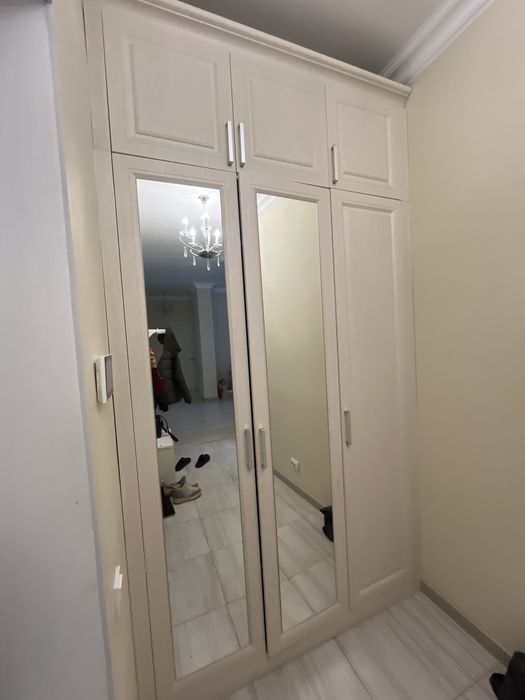 Шифонер трехстворчатый с зеркалом