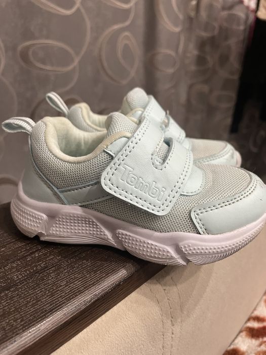 Продам детские крассовки